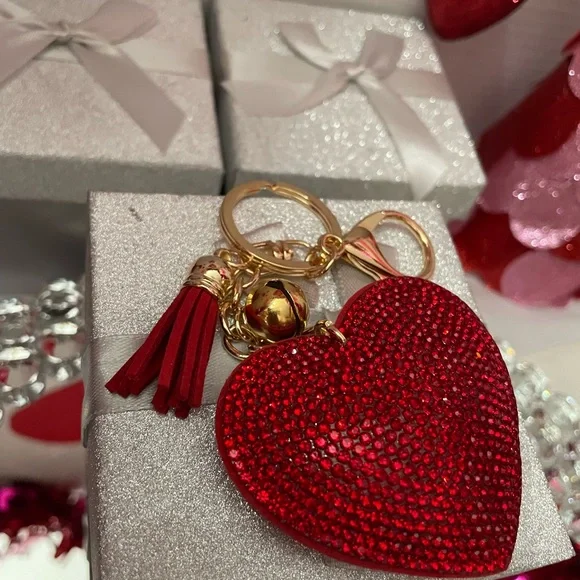NIP RED RHINESTONE SPARKLE HEART KEYCHAIN BAG CHARM WITH TASSEL GOLD TONE 💕 - Picture 3 of 4